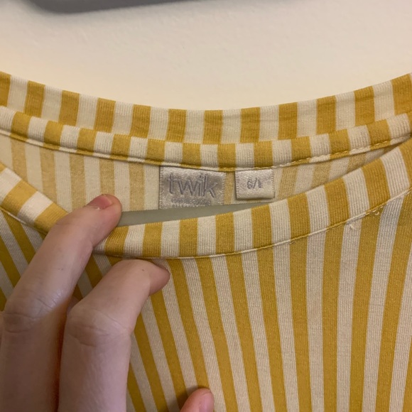 Large Twix Striped Tie Tee in Golden Yellow - Picture 4 of 4